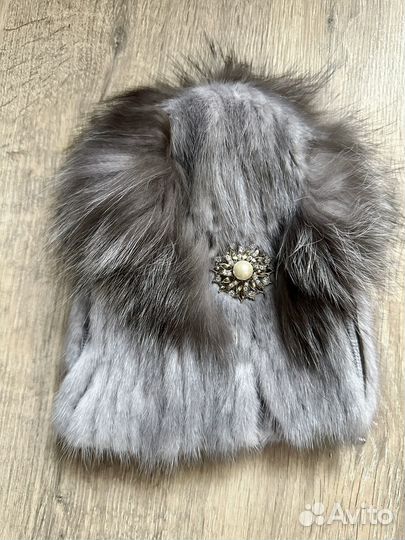 Женские меховые шапки