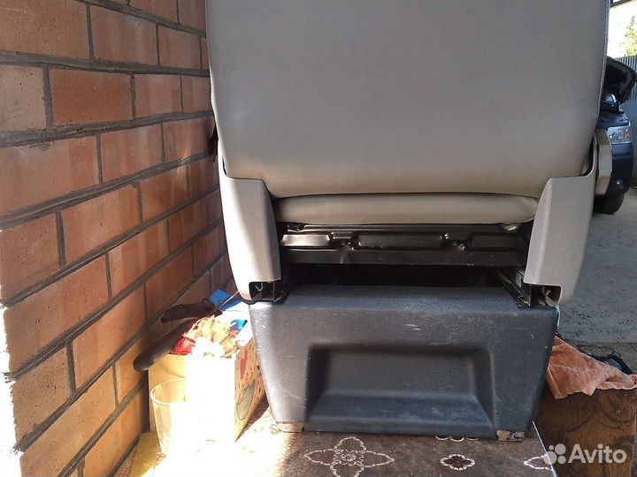 Передние сиденья от фольксваген транспортёр т 5