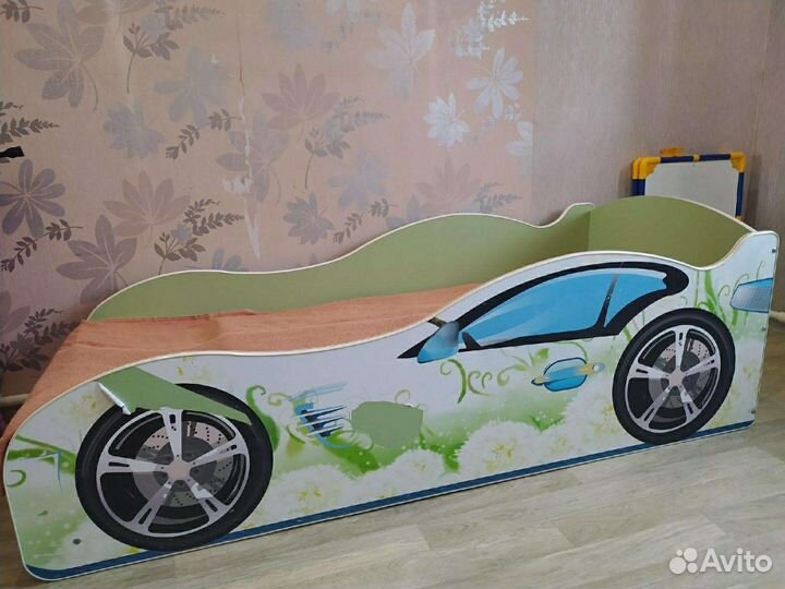 Кровать, стенка, матрас