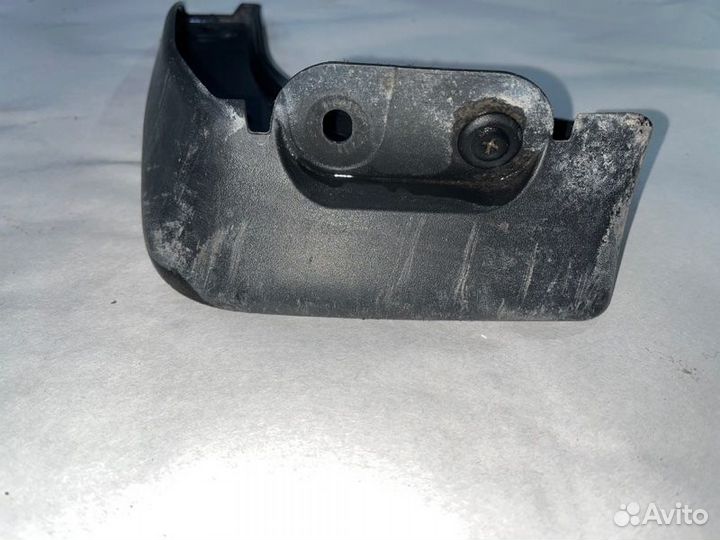 Брызговик задний левый Hyundai Solaris RB G4FC