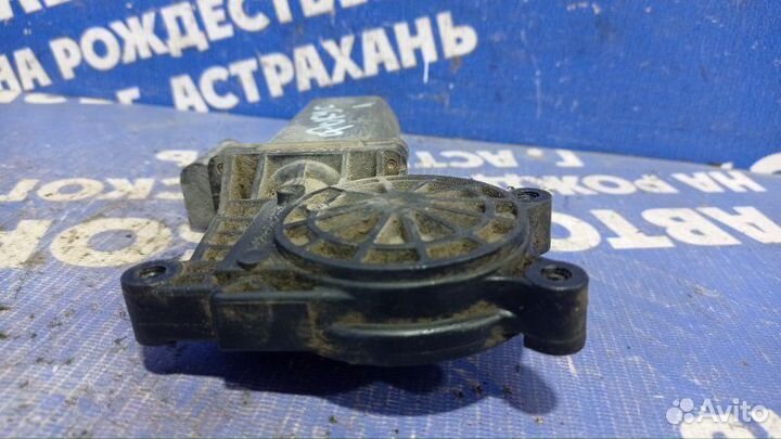 Моторчик стеклоподъемника Ford Focus 1 седан 2003