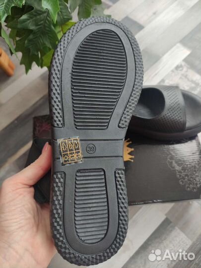 Босоножки Clovis