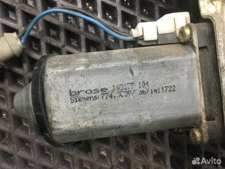 Стеклоподъемник электрический правый