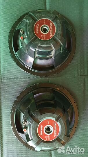 Сабвуфер и усилитель в автомобиль