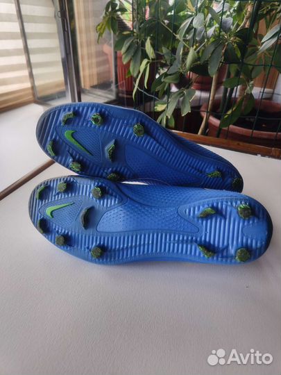 Футбольные бутсы nike