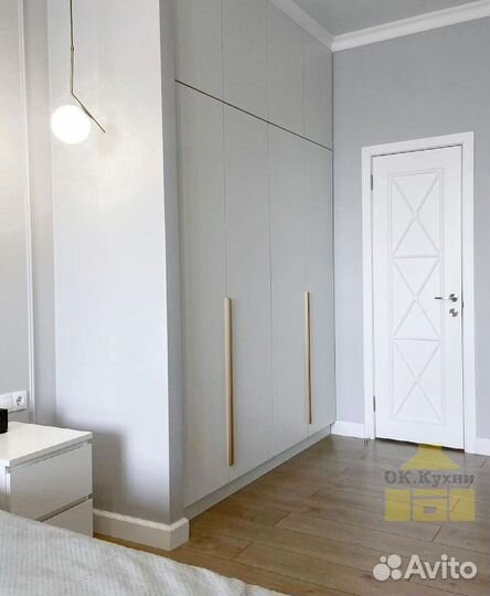 Шкаф с зеркалом