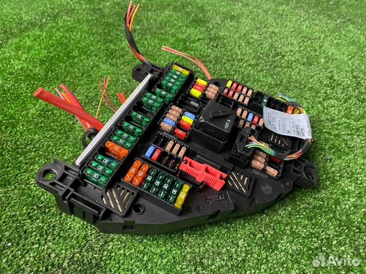 Блок предохранителей задний Bmw F02