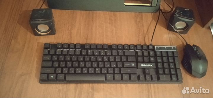 Игровая клавиатура и мышь