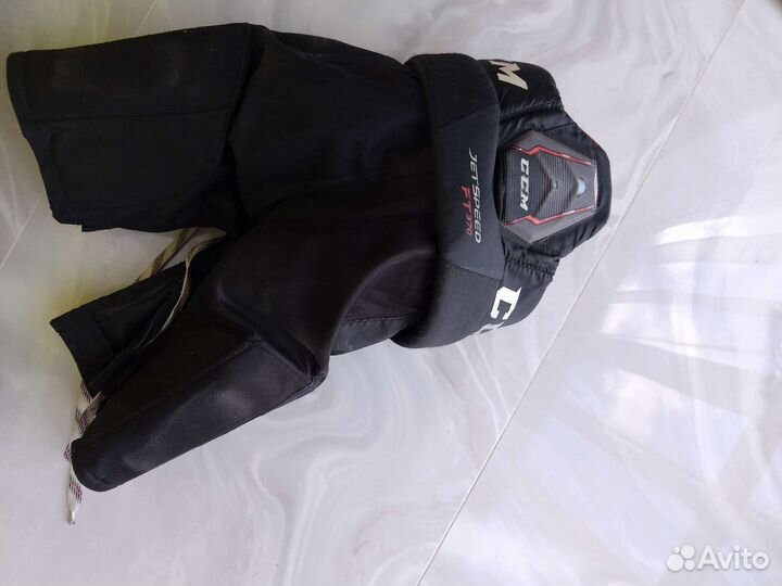 Нагрудник, трусы и налокотники хоккейные