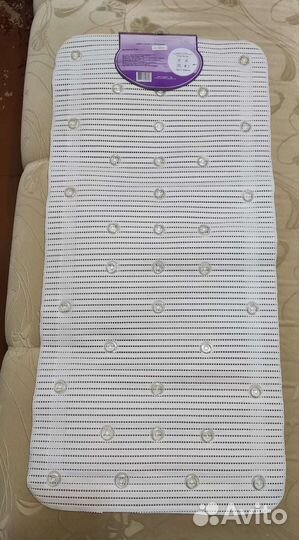 Коврик в ванну на присосках