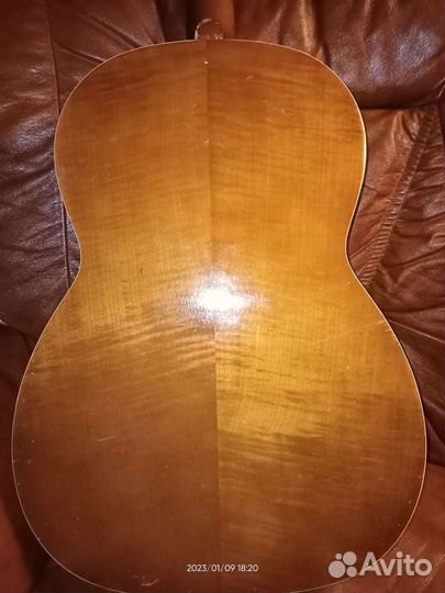 Полумастеровая акустическая гитара Япония