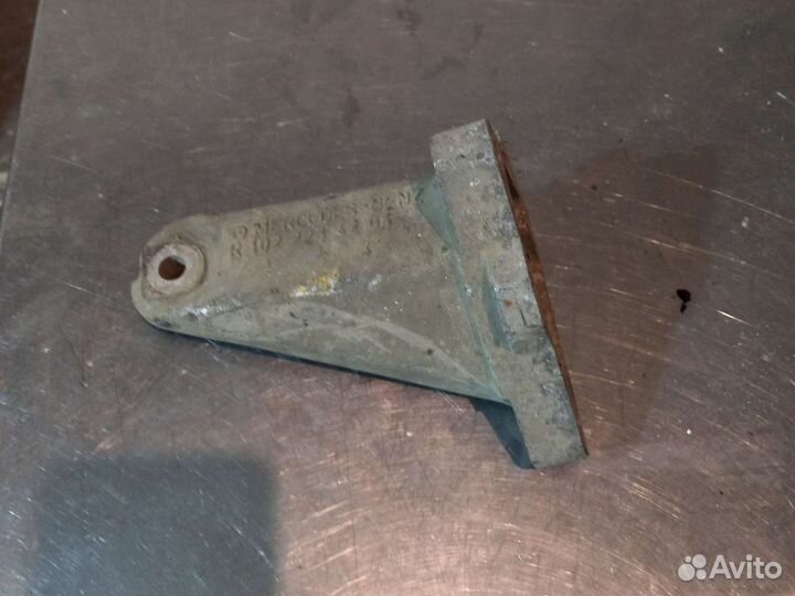 Кронштейн двигателя Mercedes