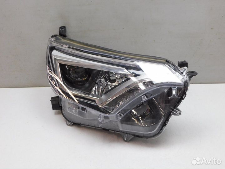 Фара правая Toyota RAV4