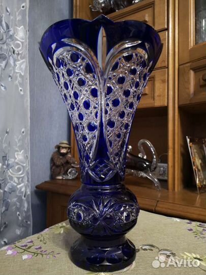 Большые хрустальные вазы