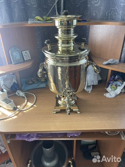 Самовар старинный, медали