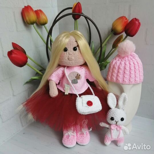 Вязаная кукла ручной работы