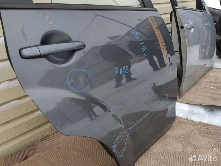 Дверь задняя правая пежо 4007 темно серая