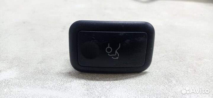 Кнопка открывания багажника Mercedes Benz C W204