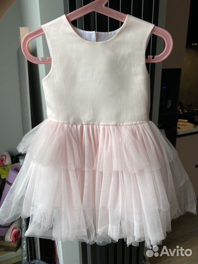 Платье праздничное 98