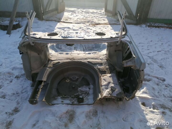 Крыло тойота карина