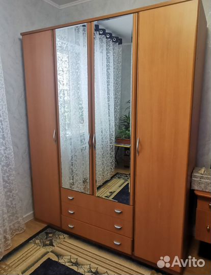 Шкаф