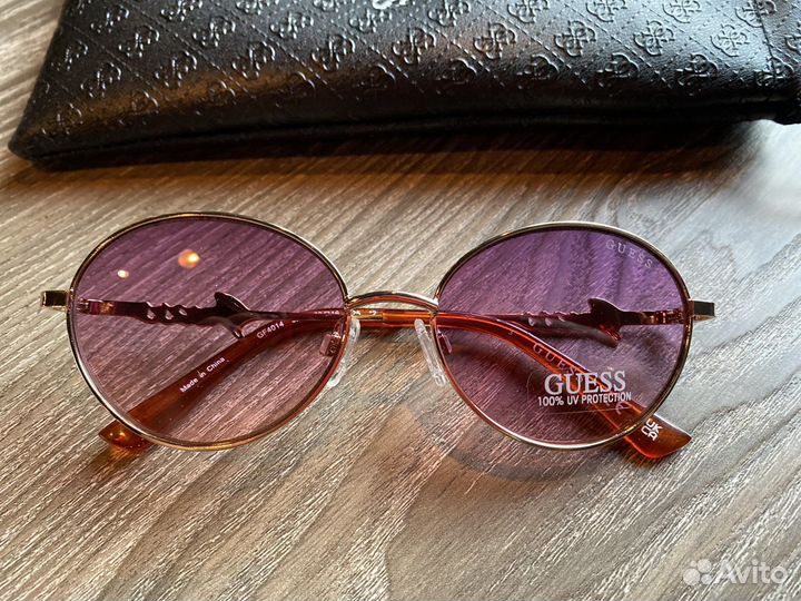 Солнцезащитные очки Guess