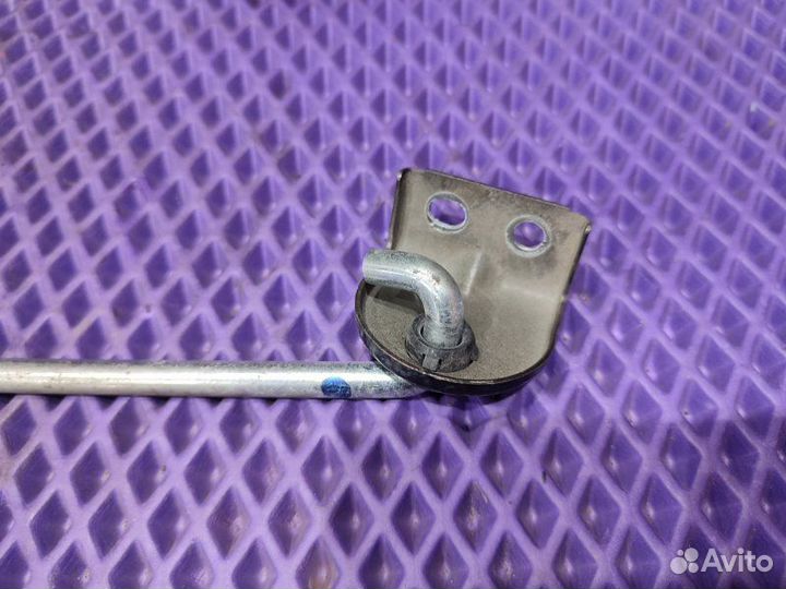 Упор капота передний Mitsubishi Outlander