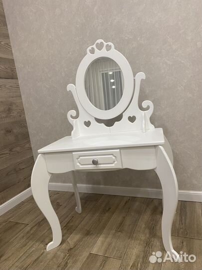 Детский туалетный столик