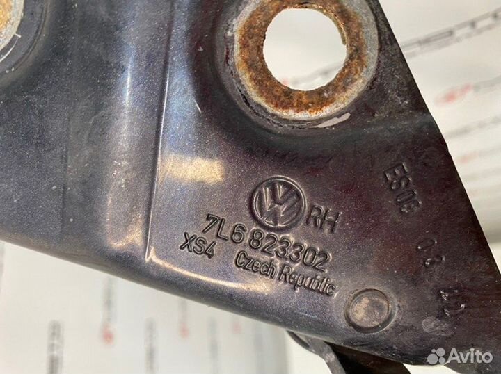 Б/У петля капота правый Volkswagen Touareg 7L6 AZZ