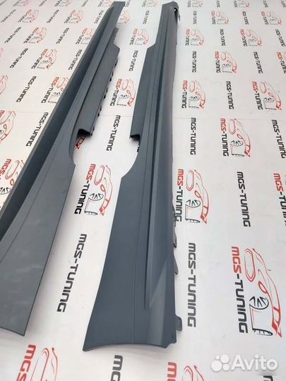 Комплект порогов в стиле M4 BMW 4 серия G22