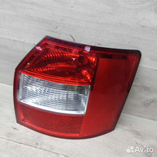 Фонарь задний правый Audi A4 B6 универсал