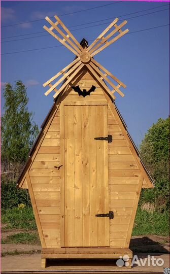 Уличный туалет деревянный