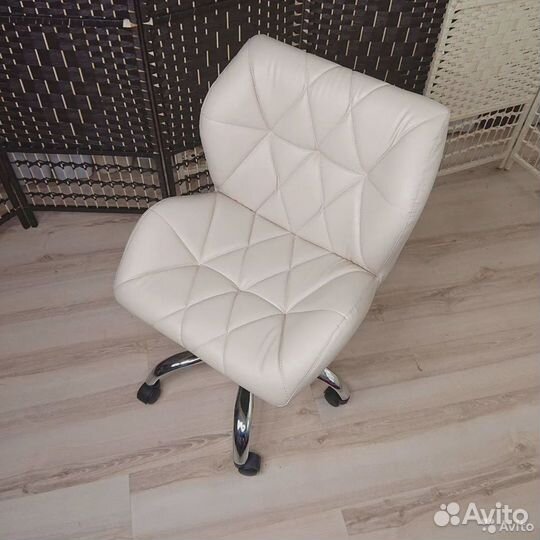 Стул ракушка премиум люкс для мастера