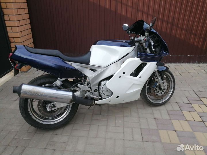 Yamaha fzr1000