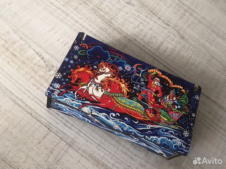 Деревянная шкатулка