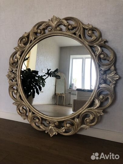 Зеркало в деревянной раме Италия