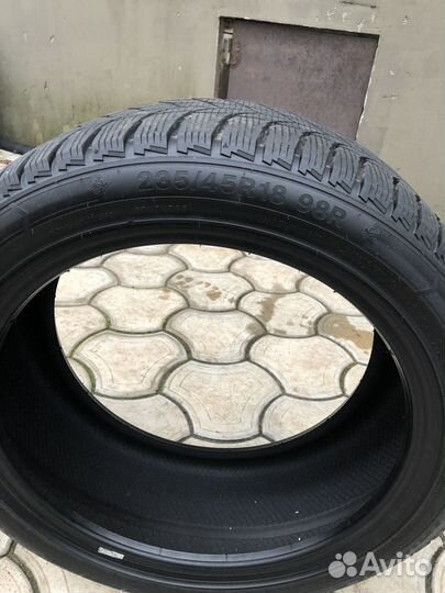 Triangle PL01 235/45 R18 H