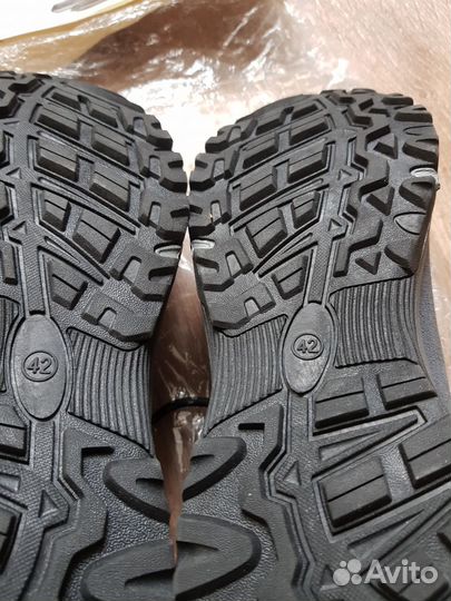 Трекинговые кроссовки 42