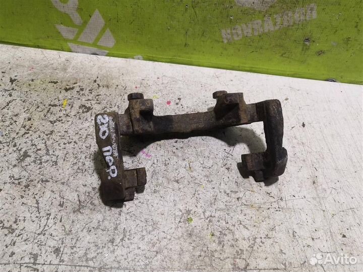 Скоба суппорта переднего Мерседес Бенз 210 Е-кла