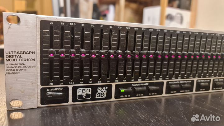 Behringer DEQ1024 цифровой 31 полосный эквалайзер