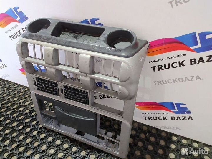 504218042 Панель торпеды Iveco Stralis