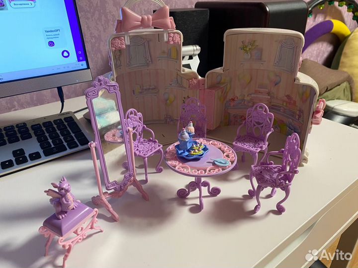 2005 barbie Mini Kingdom princess rapunzel w Drago