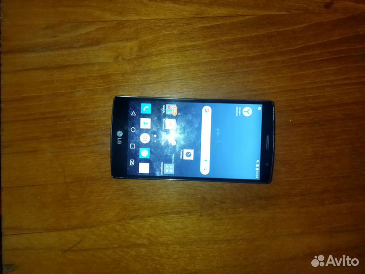 Телефон LG