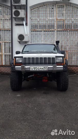 Бампер передний Jeep Cherokee