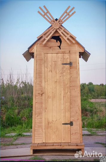 Уличный туалет деревянный KEY675