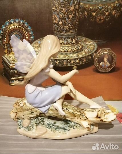 Дамы статуэтки