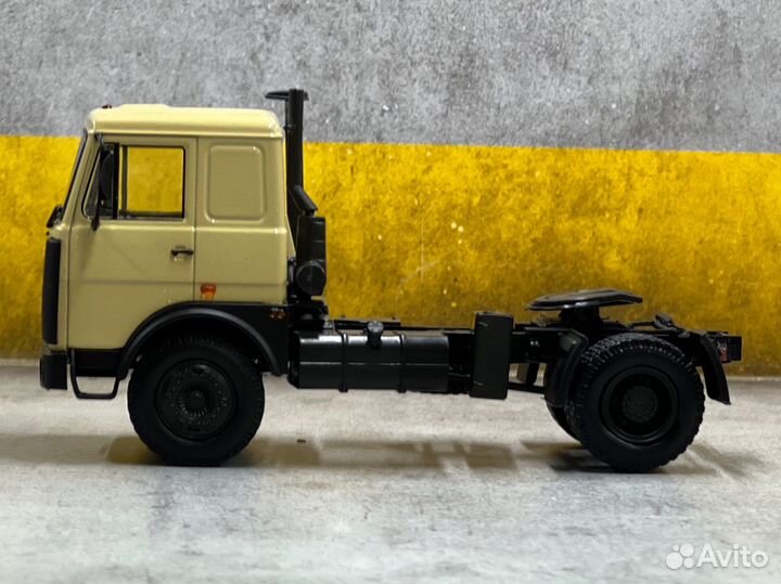 Модель маз 54327 1/43 наш автопром