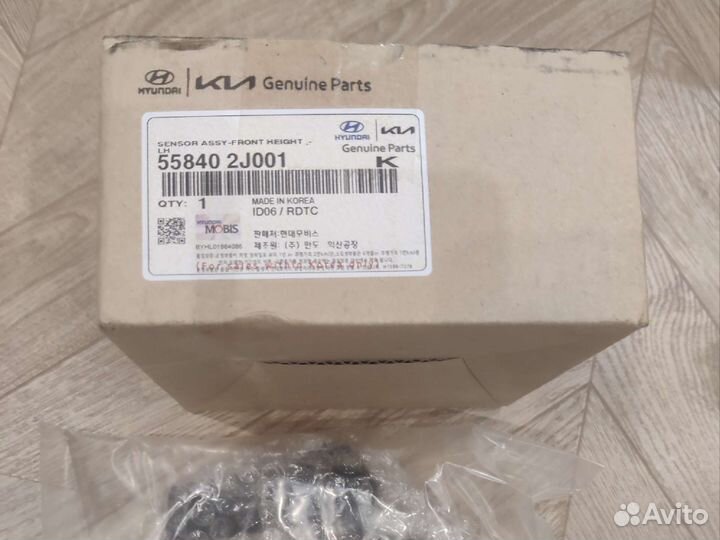 Датчик положения кузова Kia Mohave Левый