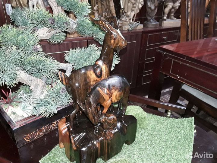 Деревянная статуэтка