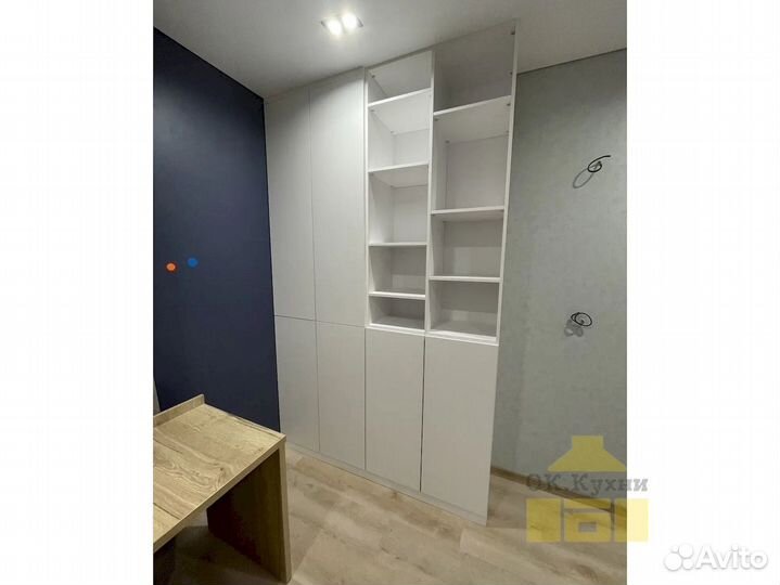 Зеркальный шкаф